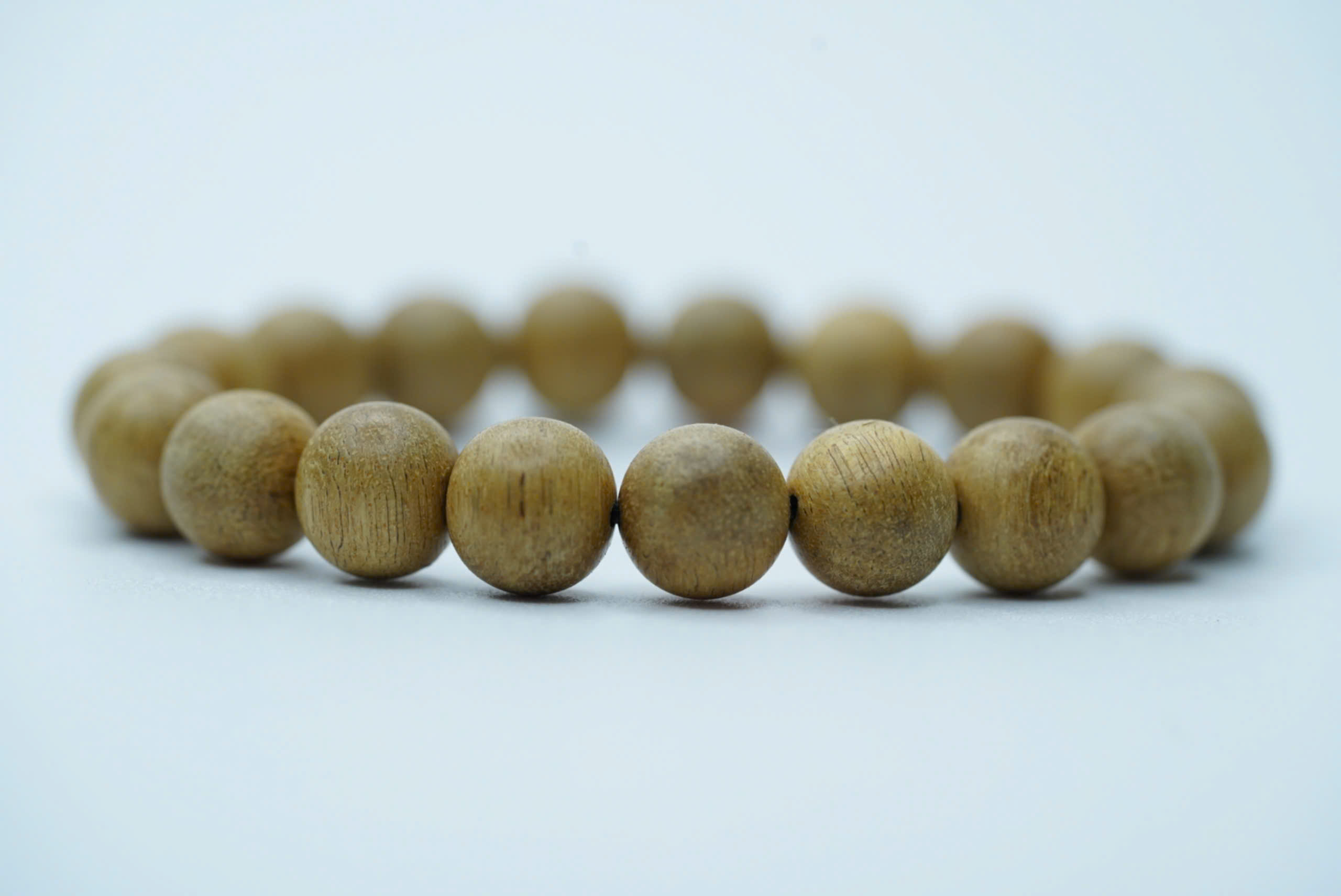 Vòng trầm 10li tốc Lào vẻ đẹp mộc mạc đậm chất thiên nhiên