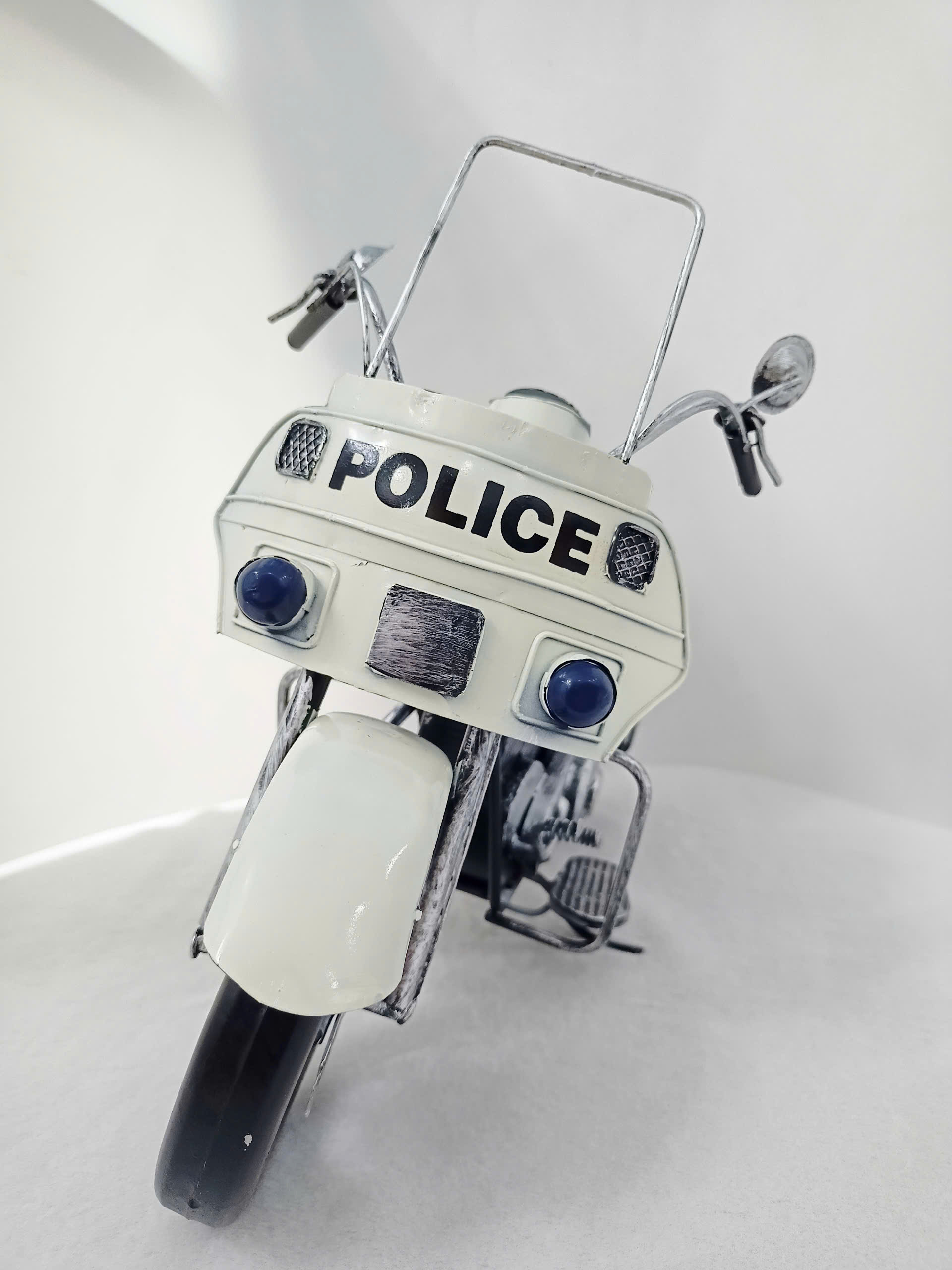 Mô hình xe cảnh sát phong cách cổ điển MHX-0016