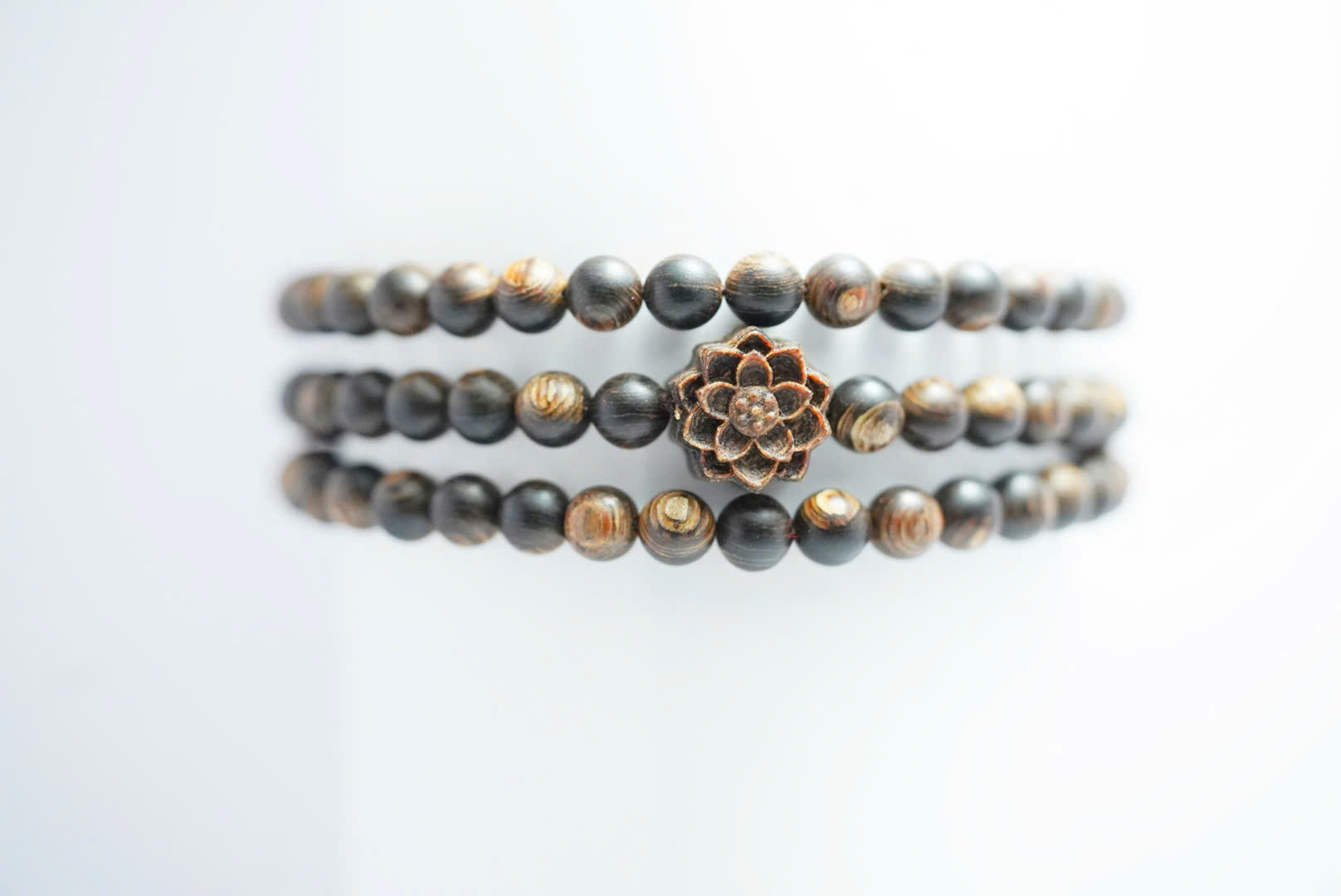 Chuỗi trầm 108 hạt sánh chìm mix hoa sen