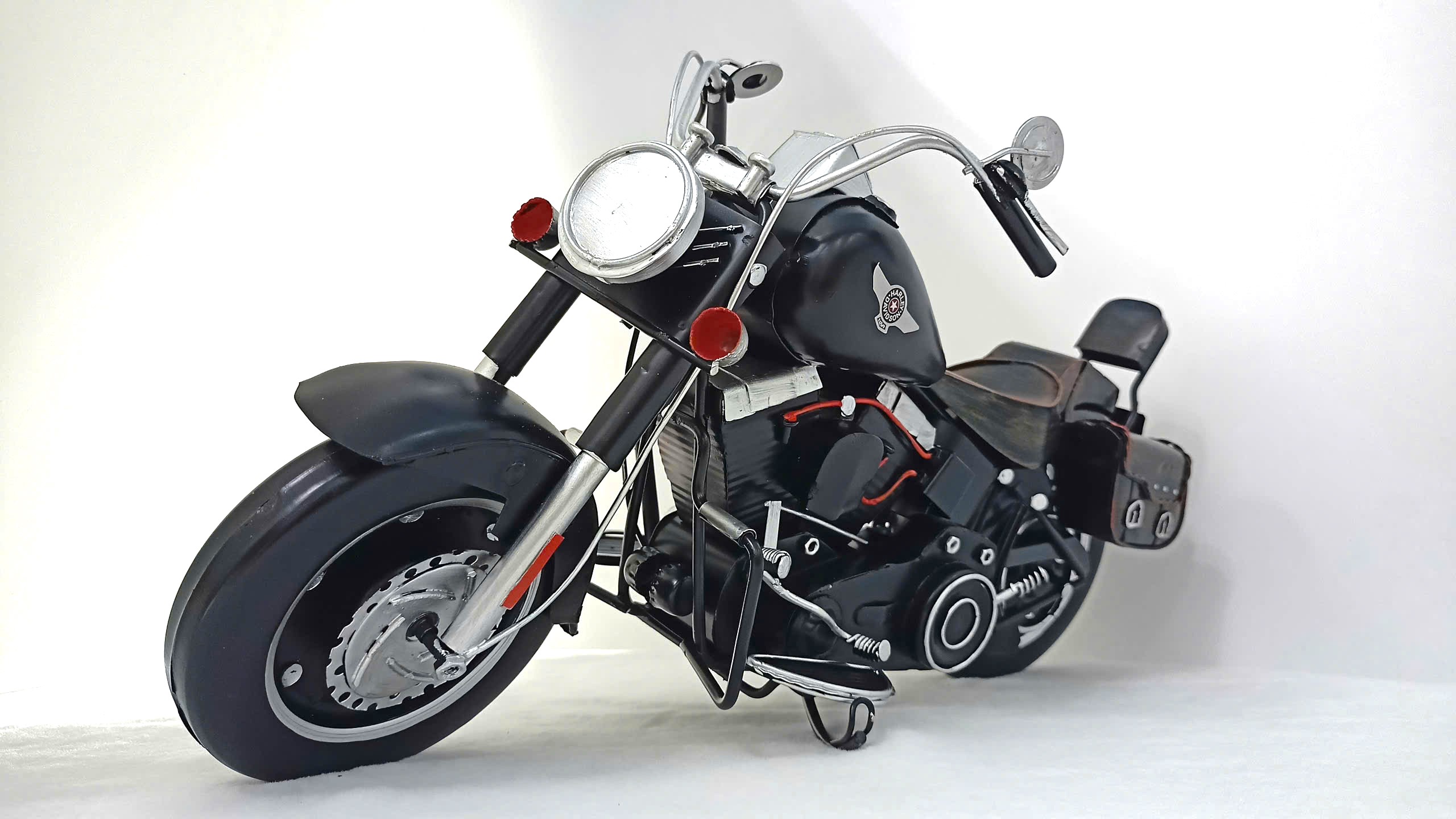 Mô hình xe mô tô thiết kế mạnh mẽ tông màu đen MHX-0012