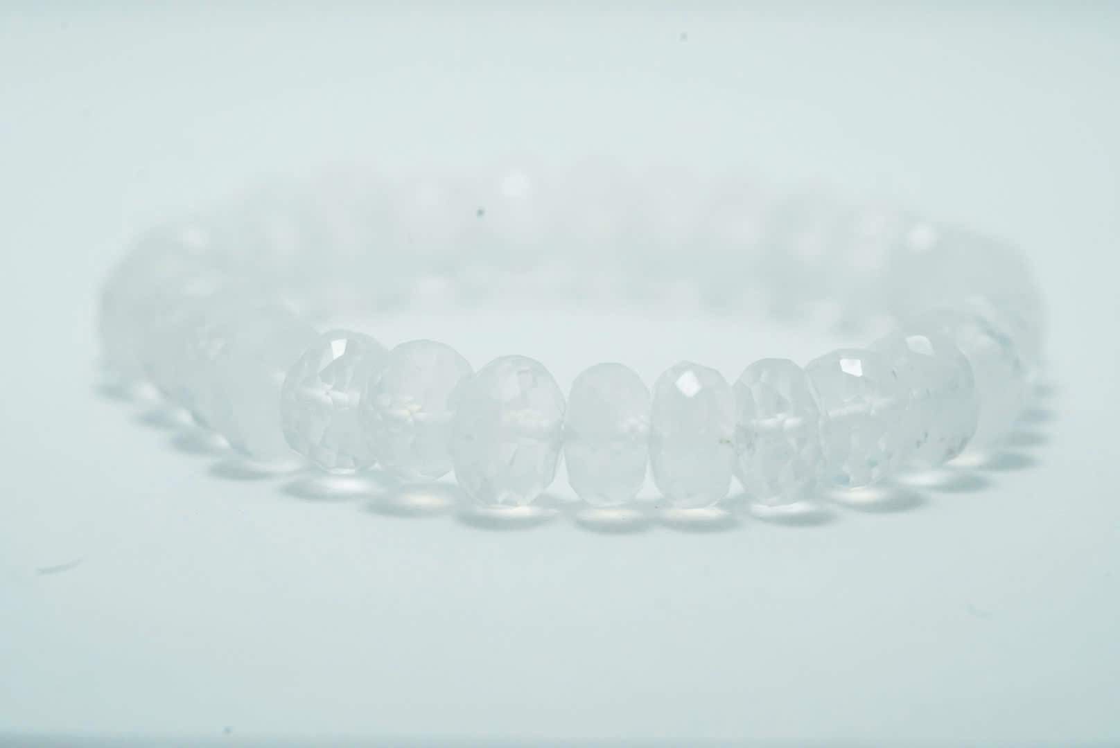 Vòng tay đá thạch anh trắng tự nhiên trong suốt tinh khôi