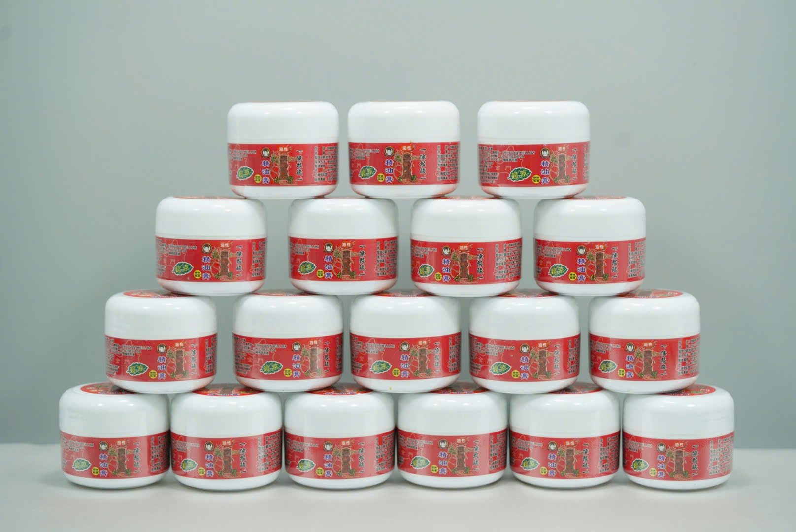 Dầu xoa bóp đỏ nội địa Đài Loan