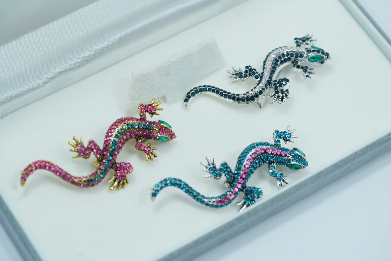 Trâm Cài Hình Thằn Lằn Đính Đá Zircon – Cá Tính & Độc Đáo