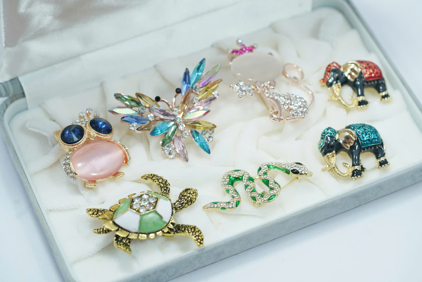 Trâm Cài Áo Hình Thú Đa Sắc – Bộ Sưu Tập Đặc Biệt & Sang Trọng