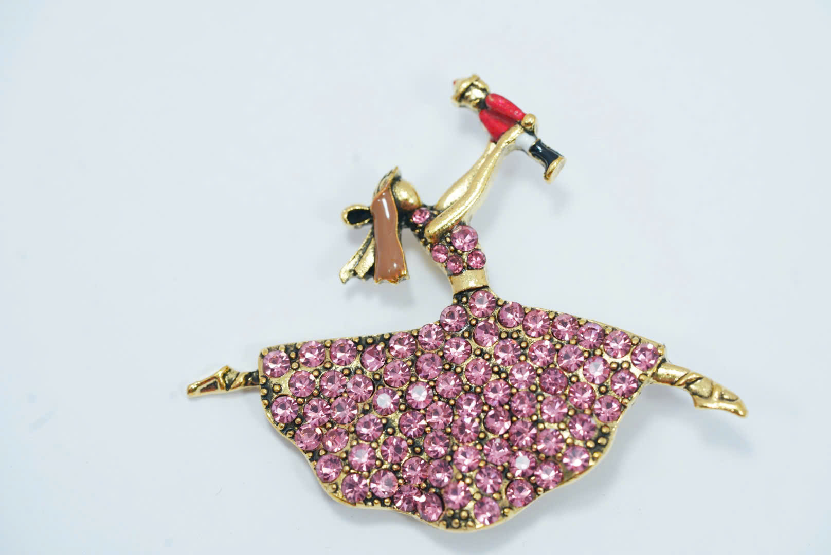 Trâm Cài Áo Hình Người – Sáng Tạo & Cá Tính