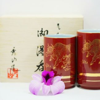 [ HÀNG SECONDHAND ] Bộ Ly Gốm Sứ Secondhand– Họa Tiết Trâu Vàng Bình An & No Đủ – BGS77