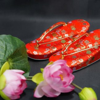 [ HÀNG SECONDHAND ] Guốc Nhật Thêu Hoa Đỏ – Secondhand – DN2