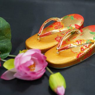 [ HÀNG SECONDHAND ] Guốc Nhật Gấm Vàng Hoa Đỏ – Secondhand – DN3